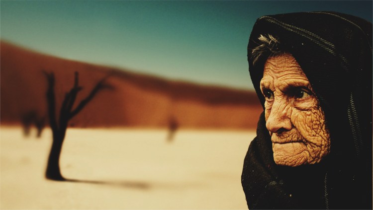 old-woman-desert-old-age-bedouin-40509